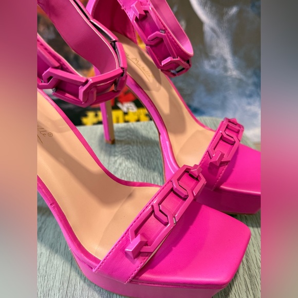 Anne Michelle Thrilling Barbie Pink Chain Link Platform Heels Size 7.5 - Picture 11 of 11